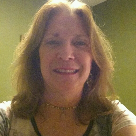 Meet your Posher, Carol - Picture 1 of 1